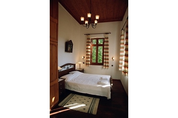 Grecia Chata Nea Kydonia, Exteriorul